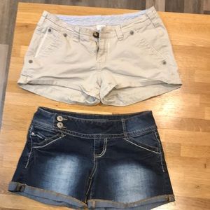 3/$15 ⭐️ Two pairs jean shorts size 9 mudd and other